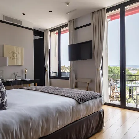 Hotel Le Touring Saint-Raphaël