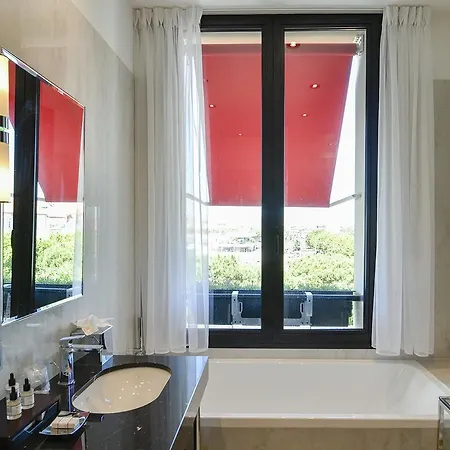 Le Touring Hotel 4*